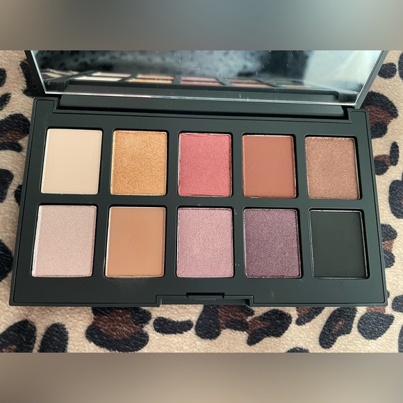 Haus Laboratories eye shadow palette - Picture 3 of 3